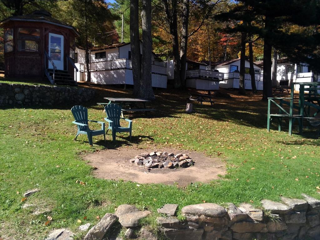 Little Hawk Resort & Marina Algonquin Highlands Eksteriør billede